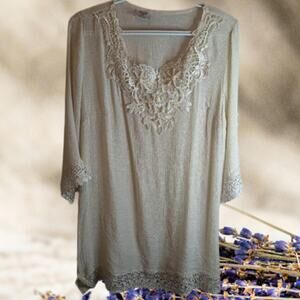 Mad Style medium 3/4 sleeve embroidered boarder accent lightweight oversized top